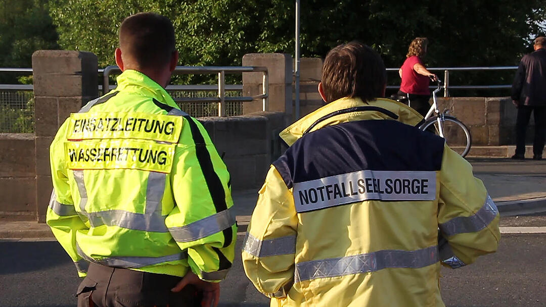 Kind stürzt in die Regnitz: Suchaktion der Rettungskräfte aus Fürth und Erlangen