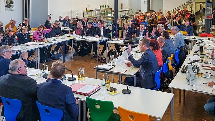 Bevor der Stadtrat über ein Thema abstimmen kann, vergehen  oft Monate, mitunter sogar Jahre.  Foto: Ekkehard Roepert
