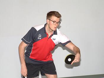 Vom inzwischen aufgelösten Bezirksoberliga-Team des TTC Au wechselt Maximilian Wenicker zum Nachbarn TTC Küps.  Foto: Hans Franz, Archiv