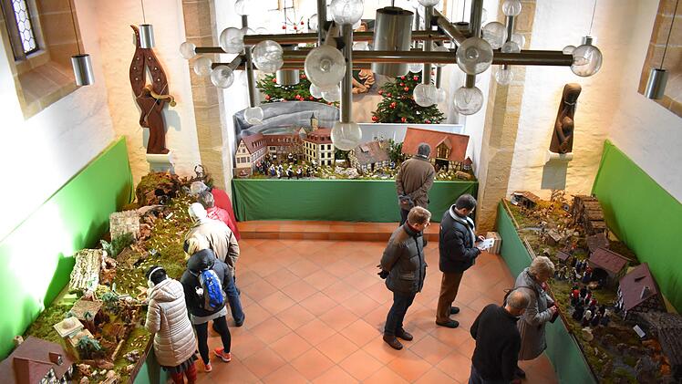 Beim Krippenweg können sich Besucher kunstvolle Krippen von Privatpersonen ansehen. Foto: Petra Malbrich