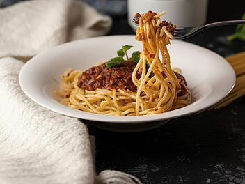 "Hoffe, du magst Bolognese": Bayerin (30) plant Anschlag auf Lauterbach - Generalprobe mit Freund geht schief