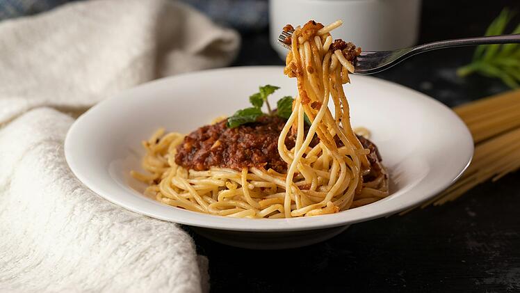 "Hoffe, du magst Bolognese": Bayerin (30) plant Anschlag auf Lauterbach - Generalprobe mit Freund geht schief