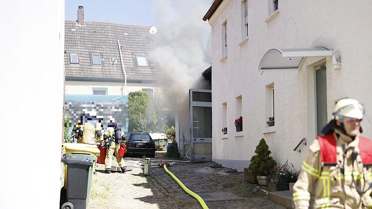 Feuer in F&uuml;rther Autowerkstatt
