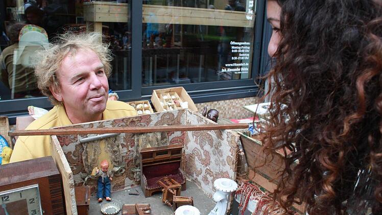 Beim Bamberger Antikmarkt kamen Liebhaber schöner alter Dinge voll auf ihre kosten. Foto: Michel Memmel