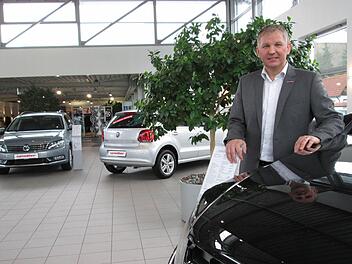 Gerd Schmid in "seinem" Autohaus. Foto: Riegler