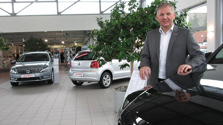 Gerd Schmid in "seinem" Autohaus. Foto: Riegler