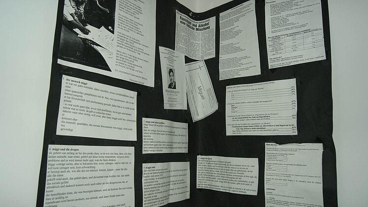 In der Karmeljugend werden auch erste Projekte angegangen - wie hie reine Plakatwand zum Thema "Drogenmissbrauch".