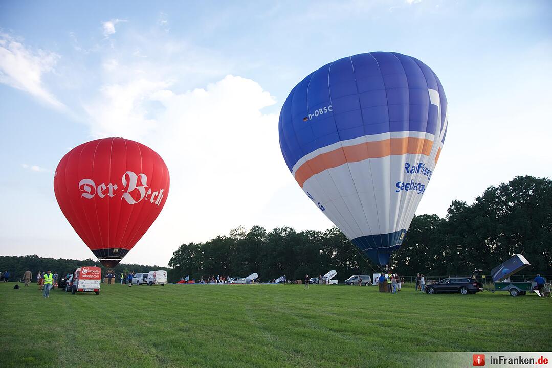Jubiläumsausgabe: Zum 20. Mal hat die Raiffeisenbank Seebachgrund zu ihrem Ballonmeeting nach Hannberg eingeladen. Mehr als 2000 Menschen waren gekommen.