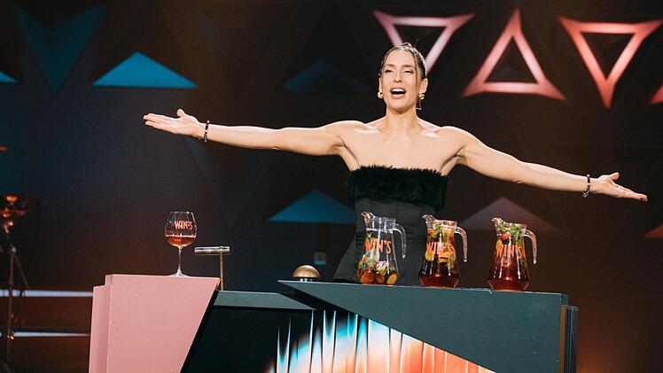 Andrea Petkovic gl&auml;nzt als glamour&ouml;se Sport-Diva - in einer an legend&auml;re Tennismomente angelehnten Interpretation der ProSieben-Quizshow.