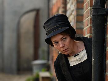 "Kleine schmutzige Briefe" Edith (Olivia Colman) ist fest entschlossen, das Rätsel um die versauten Briefe in Littlehampton zu lösen: Olivia Colman brilliert in "Kleine schmutzige Briefe" als brav-biedere Jungfer Edith Swan.