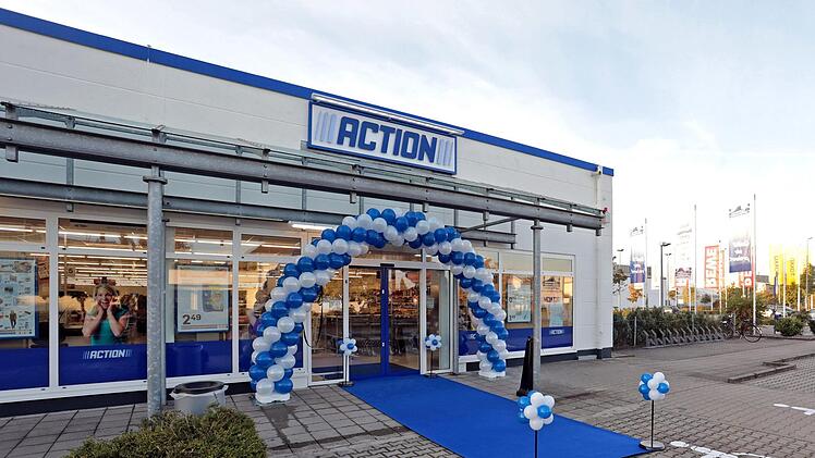 Mit weiß-blauen Luftballons wurde im hessischen Lampertheim die Eröffnung des hundertsten "Action-Marktes" in Deutschland gefeiert. Anfang 2018 soll es in Kulmbach so weit sein. In Oberfranken gibt es "Action"-Filialen bislang in Bamberg und Marktredwitz. Foto: privat