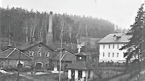 Die historisch interessante Aufnahme von 1930 zeigt im Vordergrund das Pförtnerhaus (Lampenstube). Mit im Bild die Rentei von 1847 (rechts) sowie links das Kessel- und Maschinenhaus.  Repros: G. Fleischmann