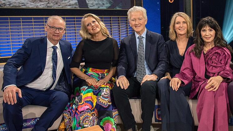 Patrick Duffy (Mitte), der Star aus "Dallas", wurde freudig begrüßt. Vor allem von Barbara Schöneberger (zweite von links), die der US-Star ziemlich aus dem Konzept brachte.