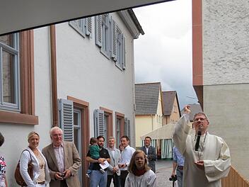 Kirchlichen Segen erhielt der Kindergarten durch Gottesdienst-Beauftragten Ralf Herre.  Fotos: Doris Bauer
