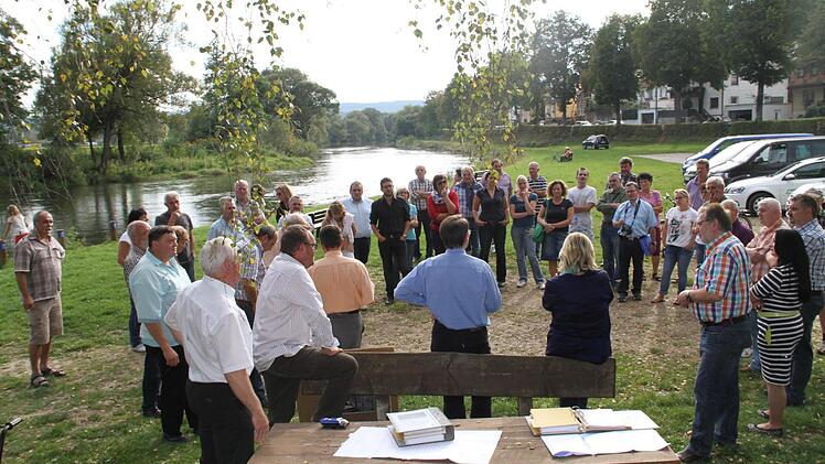 Im Zuge der Deichnachrüstung in Michelau soll auch Schwürbitz einen Schutz vor Hochwasser bekommen. Das Interesse an der Informationsveranstaltung war groß.