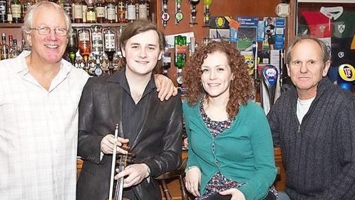 Die Band "Real Time" gibt ein Konzert.  Foto: Kenny Speirs