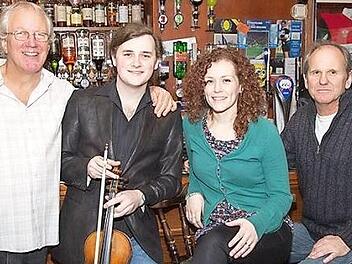 Die Band "Real Time" gibt ein Konzert.  Foto: Kenny Speirs