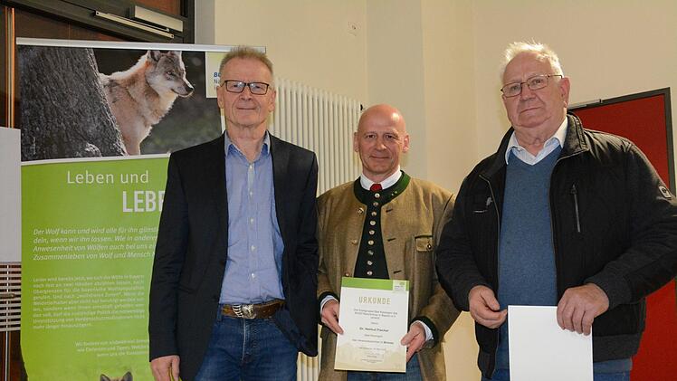 Vorsitzender  Franz Zang (von links) zeichnete, Dr. Helmut Fischer und Alfred Liczewski für ihr Engagement und ihre langjährige Mitgliedschaft aus. Ingo Queck