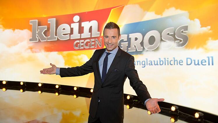 Moderator Kai Pflaume begr&uuml;&szlig;t Publikum und G&auml;ste zur ersten Mehrgenerationen-Wettkampf-Show des Jahres.