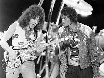 Michael Jackson mit Eddie Van Halen und dessen &laquo;Franken-Strat&raquo;