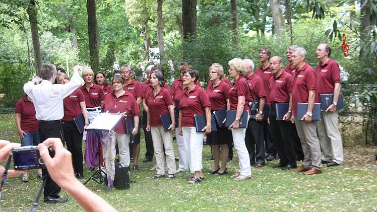 Open-Air der Chöre im Bad Bockleter Kurpark  Foto: Arnold Nöth