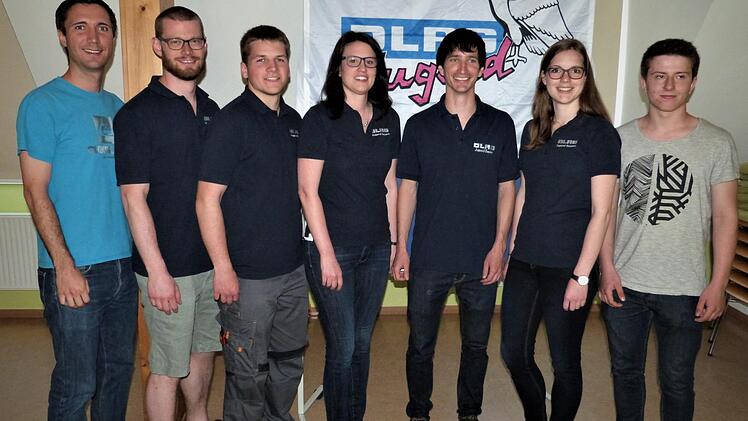 Der neu gewählte Vorstand der DLRG-Jugend Bayern -  von links:  Felix Dürnberger, Clemens Lissner, Marco Arnert, Katrin Fahrnbauer, Jonas Kipfstuhl, Lisa Schick  und Leon Weichelt. Foto: Werner Reißaus