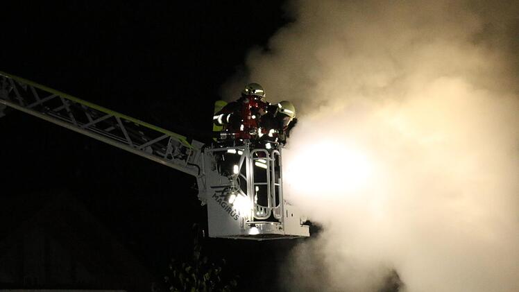 Brand einer Lagerhalle in Autenhausen am Sonntagmorgen Foto: Michael Stelzner