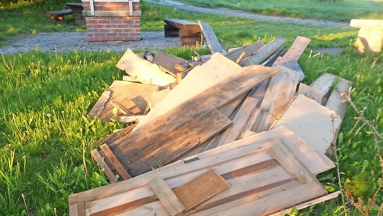 Vandalen und Umweltfrevler waren in Ludwigschorgast am Werk. Foto: Wulf