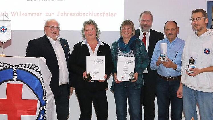 Bei der Ehrung und Verabschiedung (von links): Raimund Schulik, Claudia N&uuml;tzel, Karola Wick, Franz Josef Kraus, Harald Herbach und Reinhard Fischer  Foto: Philipp N&uuml;tzel