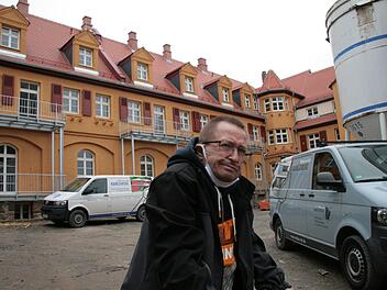 Kurt Valentin hat als Erster die Zusage für eine Wohnung im Hornschuch-Ensemble bekommen. Bislang wohnt der 61-Jährige in Altenkunstadt. Foto: Jürgen Gärtner