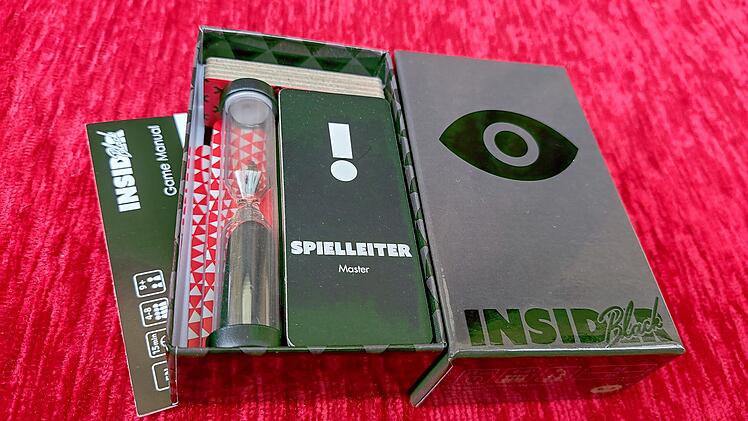 Spiele-Test "Insider Black": Originelle Party-Wortfindespiel von Oink Games