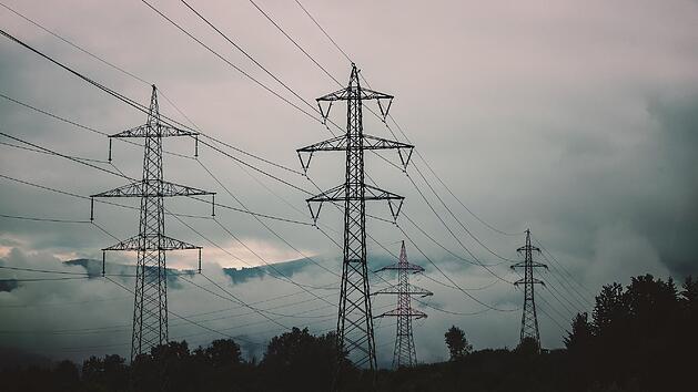 Strommast, Stromleitung, Energie, Strom, Umspannwerk, Stromausfall, Netzwerk, Stromnetz