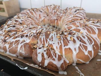 Ha&szlig;furter Nuss-Kranz aus Quark&ouml;lteig