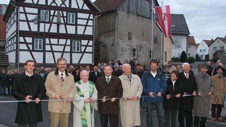 2006: Übergabe der Ortsdurchfahrt in Weichtungen. Wenzel