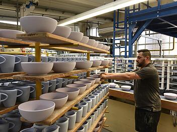 Ein BHS-Mitarbeiter im Werk Schönwald Foto: Stefan Puchner