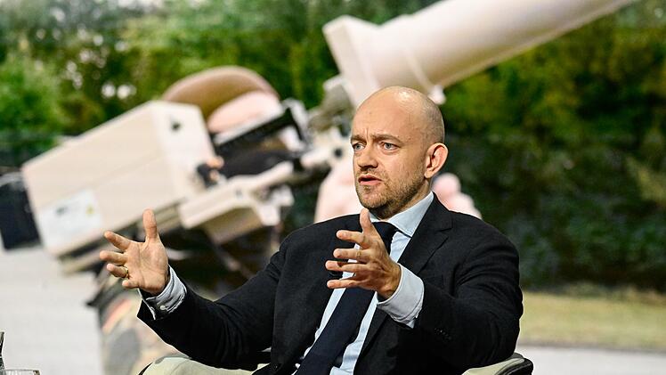 Journalist Marc Felix Serrao zeigte sich schwer besorgt mit Blick auf die fehlende Expertise der deutschen Politik, wenn es um Drohnen geht.
