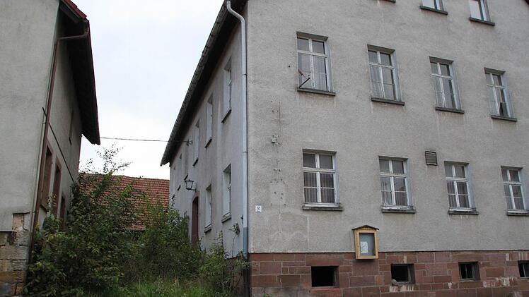 Trostloser Anblick: Das ehemalige Gasthaus Kenner wird nicht mehr bewirtschaftet.