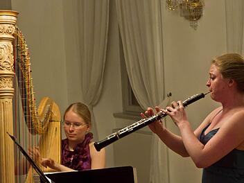 Das Duo Pasculli mit Anna-Maria Frankenberger (Harfe) und Silke Augustinski (Oboe) gastierte in Rodach. Foto: Jochen Berger