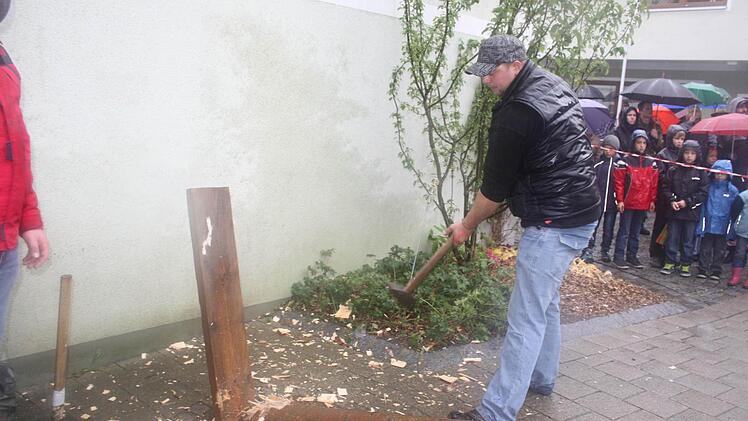 Altbursche Robert Kraft betätigt sich seit zehn Jahren als Einschläger.