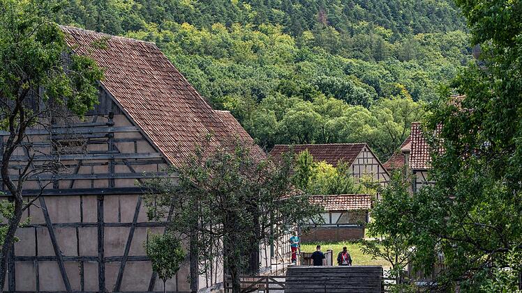 Schon auf der Tour kann man einen Einblick in das Freilandmuseum erhaschen. Foto: Jürgen Hüfner