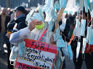 "Querdenken"-Demonstration in Leipzig