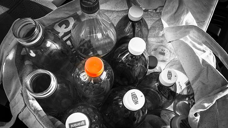 Zwei Buben haben in einem Supermarkt in Mellrichstadt Pfandflaschen geklaut.