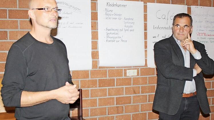 Manfred Tropschuh und Armin Luther stellten sich den Fragen und riefen zur Hilfe auf.  Foto: Sonja Werner