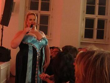 Daphne de Luxe hat in Münnerstadt schon einige Fans und beim jüngsten Auftritt sicher noch einige mehr dazugewonnen.  Foto: Hartmut Hessel