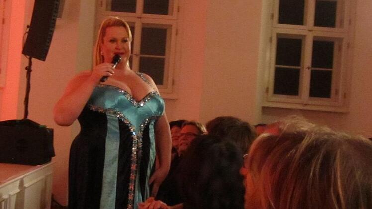 Daphne de Luxe hat in Münnerstadt schon einige Fans und beim jüngsten Auftritt sicher noch einige mehr dazugewonnen.  Foto: Hartmut Hessel