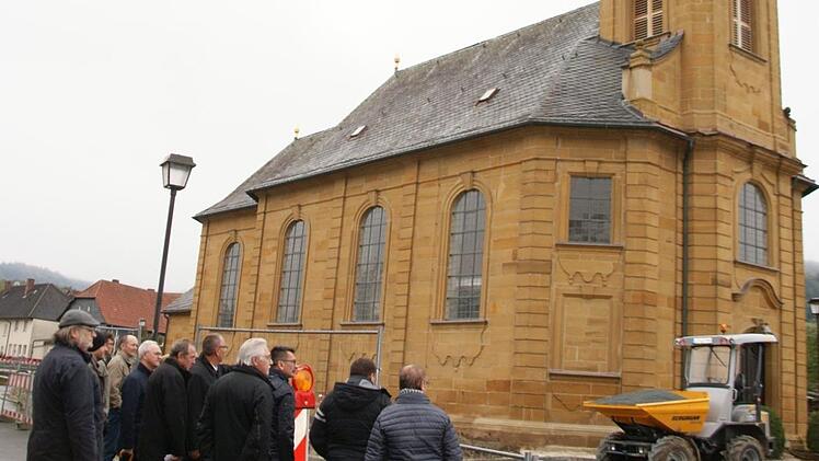 Die umfassende Sanierung der Bachmauer soll Stublang aufwerten. Foto: Mario Deller