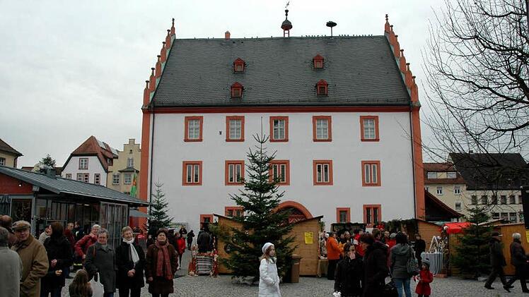 Über 80 Marktleute werden auf dem Haßfurter Weihnachtsmarkt ihre Waren anbieten.  Foto: Ulrike Langer