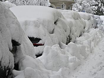 Wintereinbruch in S&uuml;ddeutschland: In Oberbayern hat ein 21-J&auml;hriger seinen Firmenwagen im Schnee verloren
