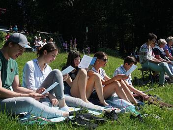 Erst wandern, dann singen und beten. Der Berggottesdienst am Neustädter  Haus lud zum Verweilen in der Natur ein. Marion Eckert