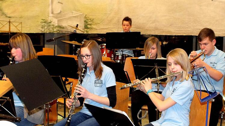 Bereits mit sehr hohem musikalischem Können warteten die Bläserkids des Blasorchesters Sand auf. Foto: ab